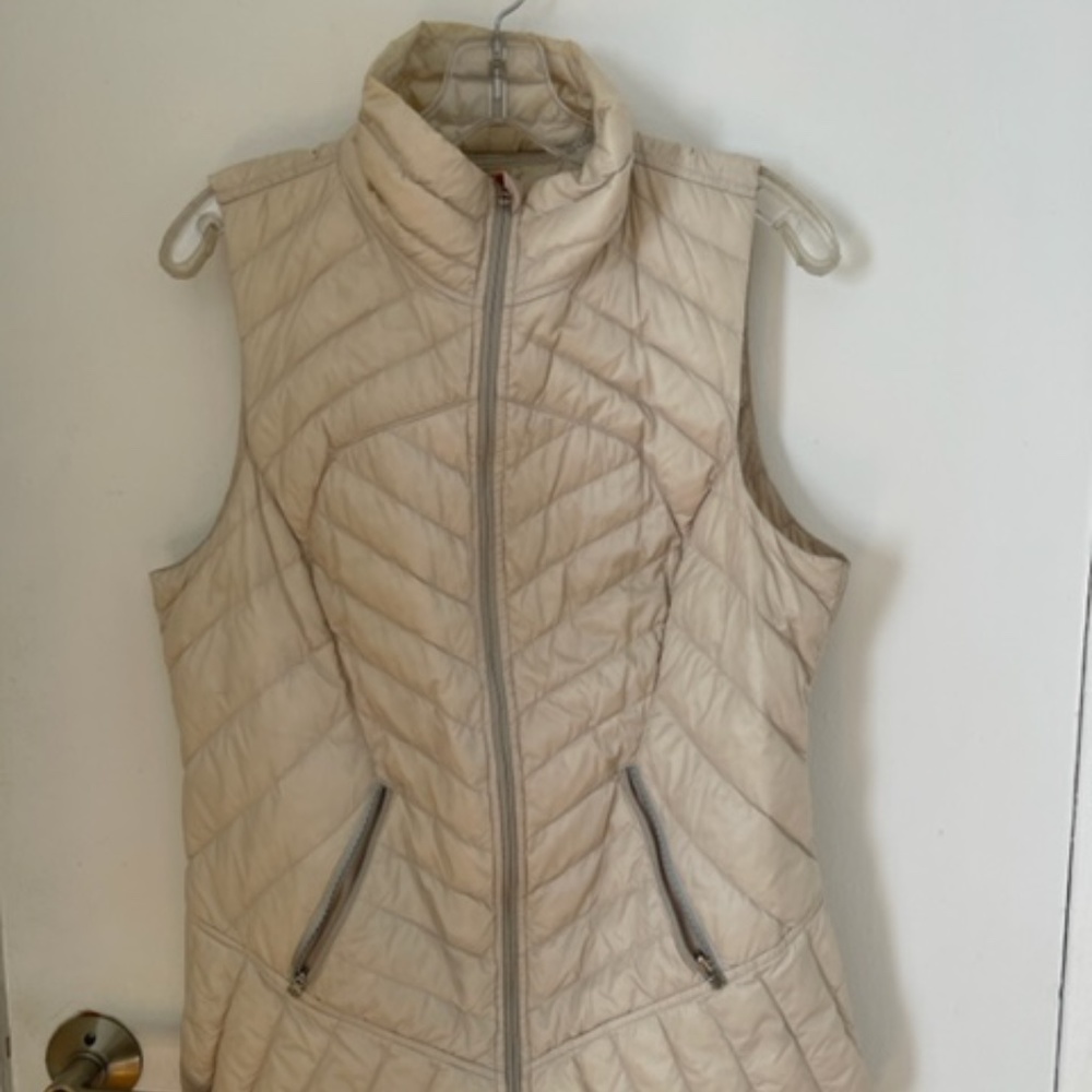 Lulu Lemon puffy vest - Large